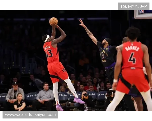 劳里终场前命中定胜分，猛龙在客场完成逆袭